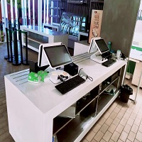 國(guó)萬(wàn)超市收銀進(jìn)銷(xiāo)存系統(tǒng)是一款針對(duì)中小型超市及POS收銀行業(yè)的店面銷(xiāo)售管理系統(tǒng)軟件，其中包含商店管理、超市POS前臺(tái)收銀銷(xiāo)售管理，自助結(jié)算臺(tái)管理、手機(jī)網(wǎng)上商城預(yù)訂系統(tǒng)、條形碼商品管理,倉(cāng)庫(kù)管理、商品出入庫(kù)管理,盤(pán)點(diǎn)管理,倉(cāng)庫(kù)庫(kù)存管理，超市營(yíng)收財(cái)務(wù)統(tǒng)計(jì)管理系統(tǒng),超市日月年報(bào)表系統(tǒng),設(shè)計(jì)與打印系統(tǒng)等功能模塊。