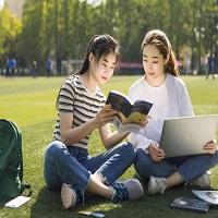 國(guó)萬(wàn)校園招生繳費(fèi)系統(tǒng)從繳費(fèi)者的角度分為兩類(lèi)，分別為校內(nèi)用戶(hù)與校外用戶(hù)，校內(nèi)用戶(hù)通過(guò)統(tǒng)一身份認(rèn)證登錄到系統(tǒng)中，選擇校方提供的繳費(fèi)項(xiàng)目，選擇自己的支付方式即可完成整個(gè)繳費(fèi)過(guò)程。校外用戶(hù)可以通過(guò)兩種方式登陸：注冊(cè)與支付碼登陸，或通過(guò)招生老師分享付款二維碼方式登陸后可以完成繳費(fèi)過(guò)程。